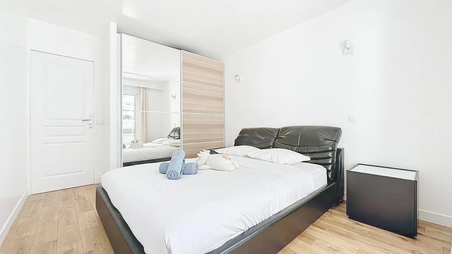 114 - Paris Appartement Renove De Luxe Pour 4 Personnes